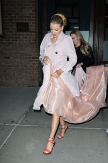 Blake Lively feet photo thumbnail