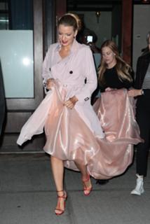 Blake Lively feet photo thumbnail