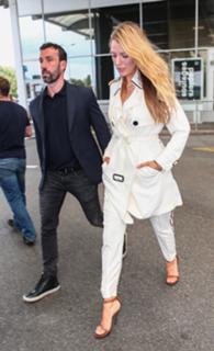 Blake Lively feet photo thumbnail