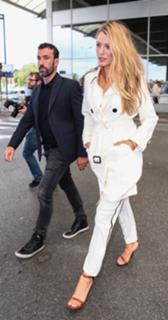 Blake Lively feet photo thumbnail