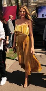 Blake Lively feet photo thumbnail