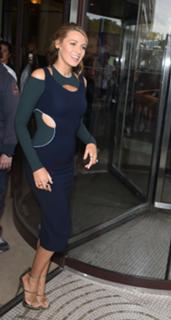 Blake Lively feet photo thumbnail