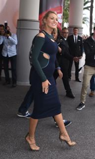 Blake Lively feet photo thumbnail