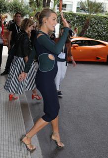 Blake Lively feet photo thumbnail