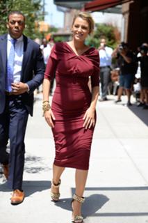 Blake Lively feet photo thumbnail