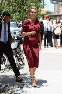 Blake Lively feet photo thumbnail