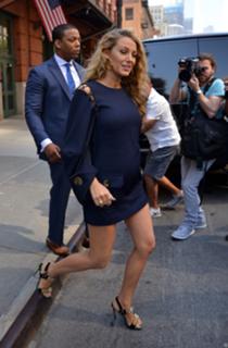 Blake Lively feet photo thumbnail