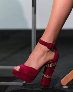 Blake Lively feet photo thumbnail