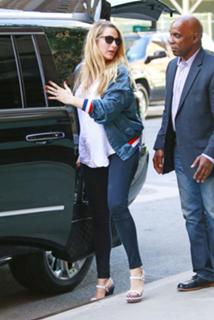 Blake Lively feet photo thumbnail