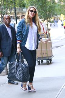 Blake Lively feet photo thumbnail