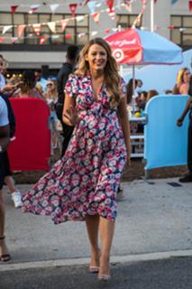 Blake Lively feet photo thumbnail