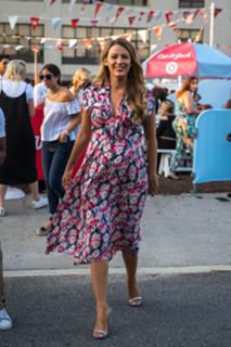 Blake Lively feet photo thumbnail