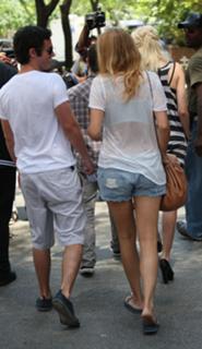 Blake Lively feet photo thumbnail