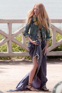 Blake Lively feet photo thumbnail