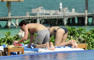 Blake Lively feet photo thumbnail