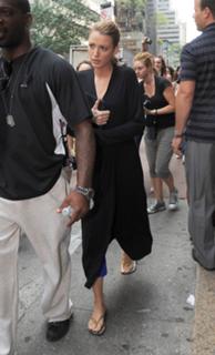 Blake Lively feet photo thumbnail