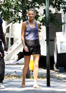 Blake Lively feet photo thumbnail