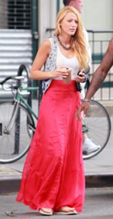 Blake Lively feet photo thumbnail