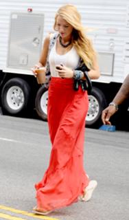 Blake Lively feet photo thumbnail