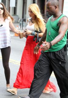 Blake Lively feet photo thumbnail