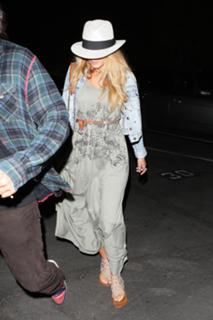 Blake Lively feet photo thumbnail