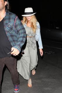 Blake Lively feet photo thumbnail