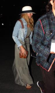 Blake Lively feet photo thumbnail