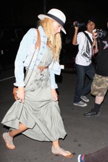 Blake Lively feet photo thumbnail