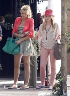 Blake Lively feet photo thumbnail