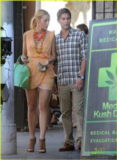 Blake Lively feet photo thumbnail