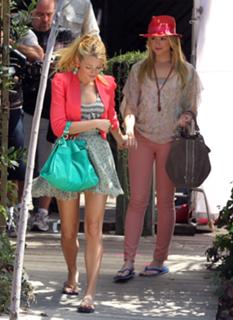 Blake Lively feet photo thumbnail