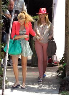 Blake Lively feet photo thumbnail