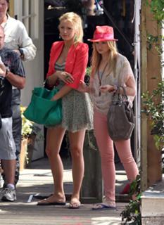 Blake Lively feet photo thumbnail