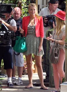 Blake Lively feet photo thumbnail