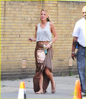 Blake Lively feet photo thumbnail