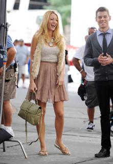 Blake Lively feet photo thumbnail