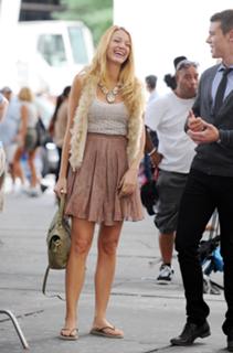 Blake Lively feet photo thumbnail