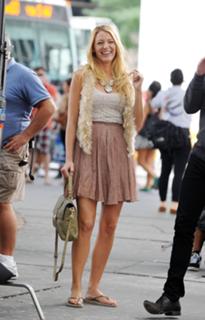 Blake Lively feet photo thumbnail