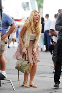 Blake Lively feet photo thumbnail