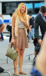 Blake Lively feet photo thumbnail