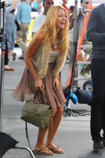 Blake Lively feet photo thumbnail