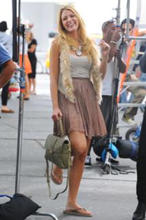 Blake Lively feet photo thumbnail