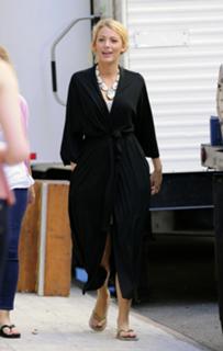 Blake Lively feet photo thumbnail