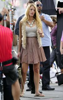 Blake Lively feet photo thumbnail