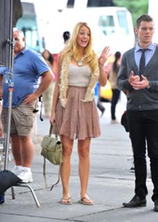 Blake Lively feet photo thumbnail