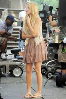 Blake Lively feet photo thumbnail