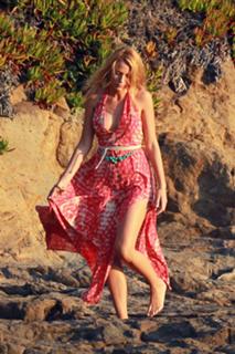 Blake Lively feet photo thumbnail