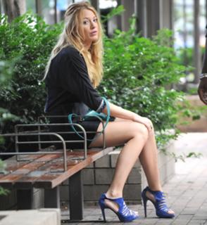 Blake Lively feet photo thumbnail