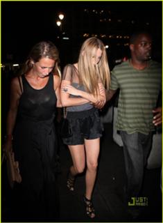 Blake Lively feet photo thumbnail