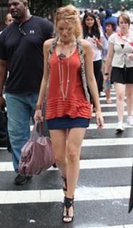 Blake Lively feet photo thumbnail